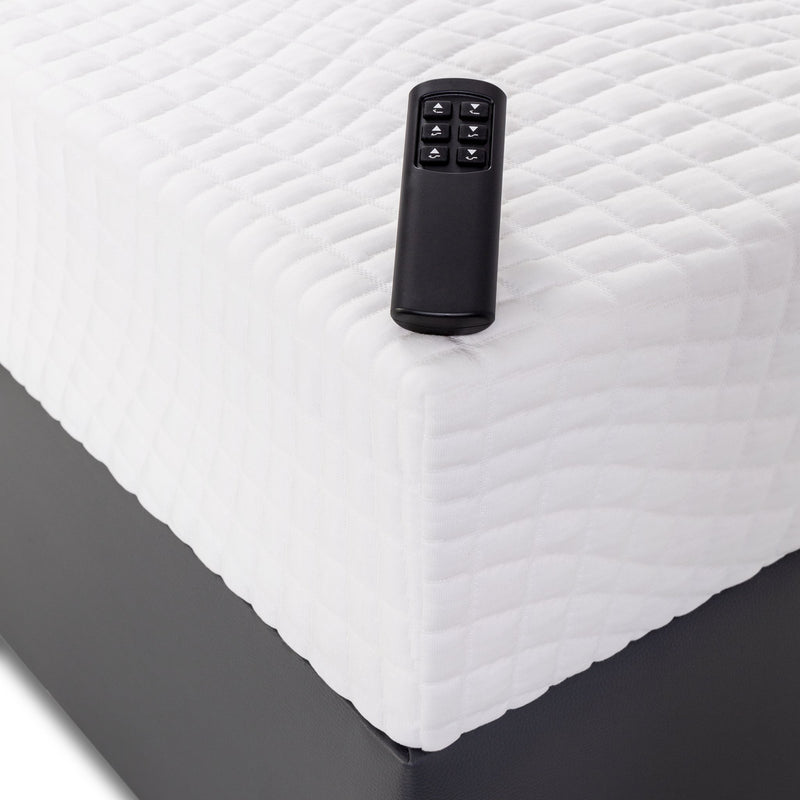 Detalhe do controle da cama articulada Pilati Empire sobre o colchão