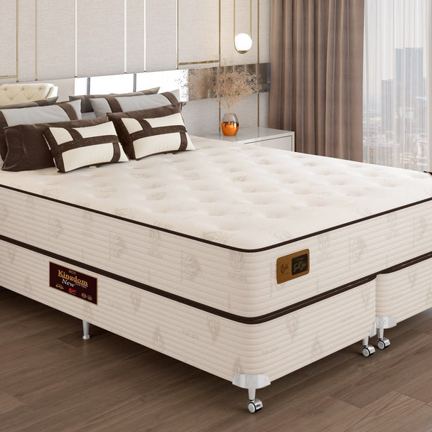 Conjunto Castor Kingdom Aloe Vera New ambientado em quarto com vista para a cidade