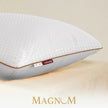 Travesseiro IWS Magnum Pluma AirFiber em fundo branco